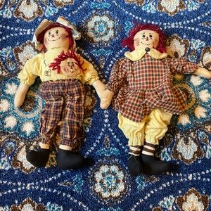 Raggedy Ann and Andy dolls